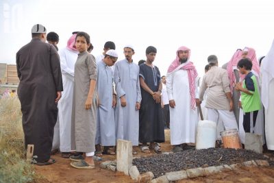 أهالي أبوعريش يشيعون جثمان الطالب المقتول “أصيل جعر”