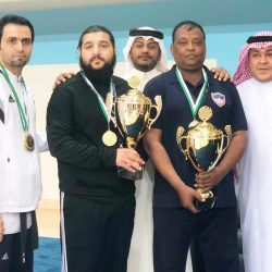 سمو نائب أمير منطقة جازان ينقل تعازي القيادة لذوي الشهيدين الرقيب أول “المالكي ووكيل الرقيب الحمدي”