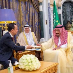 الخليفة يكافئ لاعبي طاولة الطرف