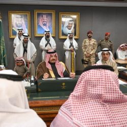 “قُبلة” تقدير من وزير الحرس الوطني لولي العهد تتصدر “تويتر”