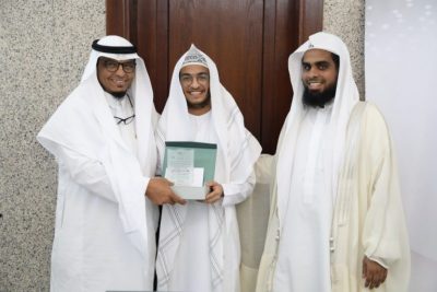 طالب يكرم مرتين في أسبوع .. والسر حفظ القرآن
