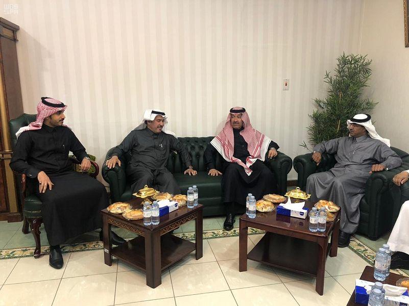 مدير فرع التجارة والاستثمار بتبوك يلتقي رئيس وأعضاء الغرفة التجارية مدير فرع التجارة والاستثمار بتبوك يلتقي رئيس وأعضاء الغرفة التجارية