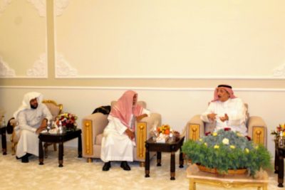 سمو أمير منطقة جازان يزور الشيخ أحمد بشير معافا في منزله للاطمئنان عليه