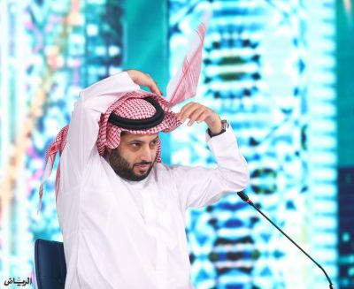 تركي آل الشيخ يفتح تحقيق بشأن استضافة “الأخفش” بمهرجان أنغامي بجدة