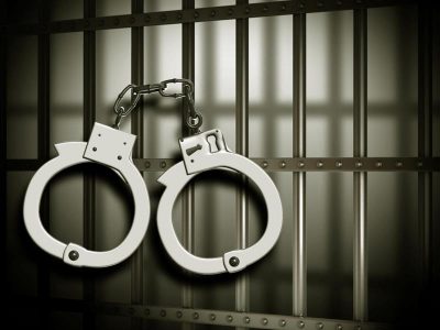 الجهات الأمنية تنجح في إعادة رئيس بلدية متهم في قضية فساد مليونية من خارج المملكة بعد فراره