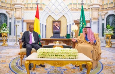 خادم الحرمين الشريفين يستقبل رئيس جمهورية غينيا ويعقدان جلسة مباحثات رسمية