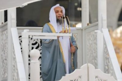 خطيب المسجد الحرام يتحدث عن الصلاة.. مَجلبة للرزق وحافظة للصحة ودافعة للأذى