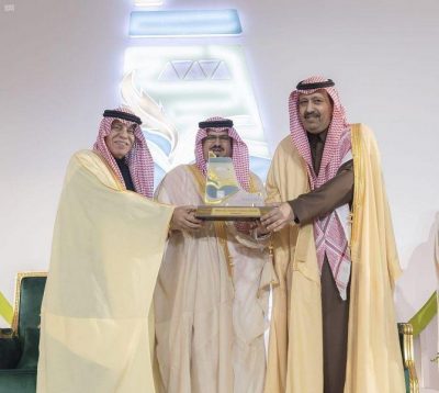 أمير منطقة الباحة يكرم الفائزين والفائزات بجائزة الحسام للإبداع والتميز