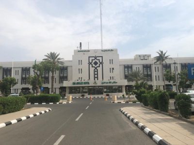 فريق طبي بمستشفى المؤسس ينقذ شاباً أصيب بانفجار في البطن