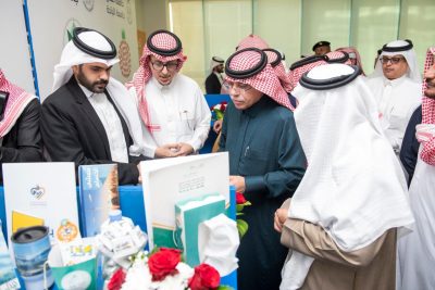 وزير التجارة والاستثمار يزور مركز الابتكار وريادة الأعمال وحاضنة أعمال جامعة الباحة