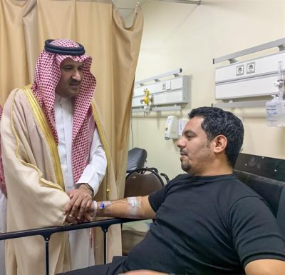 أمير المدينة يطمئن على الحالة الصحية لرجال الأمن المُصابين في حادثة إطلاق النار