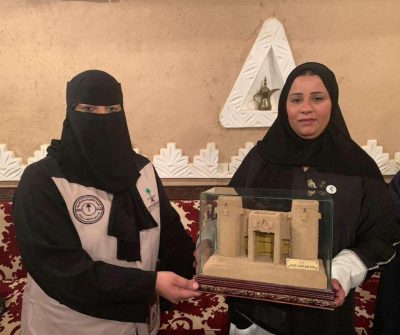 صاحبة السمو الملكي الأميره أضواء بنت فهد تكرم أبناء شهداء قرية الخبراء التراثيه