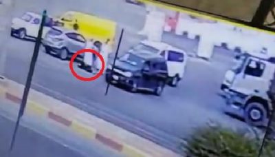 شرطة منطقة عسير تصدر بياناً حول مقطع دهس مواطن لزوجته بخميس مشيط