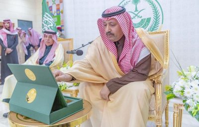 الأمير حسام بن سعود يفتتح ويضع حجر الأساس لـ387 مشروعًا لبلديات الباحة