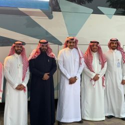 “سمو أمير منطقة جازان” يعزي والد وذوي الشهيد العريف ” دهل “