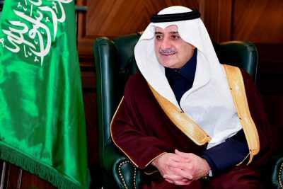 سمو أمير منطقة تبوك يُجري اتصالاً هاتفياً بوالد الأسرة التي ظهرت عليها علامات إصابات بفيروس كورونا