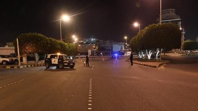 القبض على شاب يتلفظ على رجال أمن إثر تحرير مخالفة منع التجول عليه