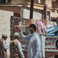 عمدة حي الرقيقة بالهفوف يوصي المواطنين والمقيمين بتطبيق التباعد