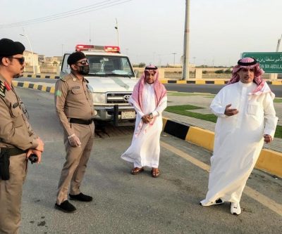 محافظ محافظة ضمد يعايد رجال الأمن بالميدان ويتفقد تطبيق الإجراءات الاحترازية