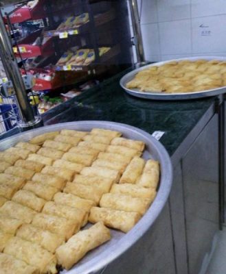 بلدية صامطة تصادر 345 كيلو من الأغذية الفاسدة