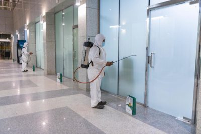 أمانة تبوك تعقم وتطهر مبانيها لوقاية منسوبيها من خطر فيروس كورونا استعدادًا لاستقبالهم
