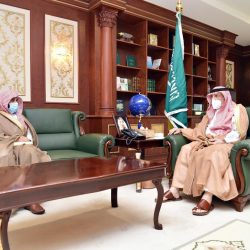 مواطن يقوم بالاعتداء على ثلاثة أشخاص بينهم مواطن بفأس حاد ويلوذ بالفرار