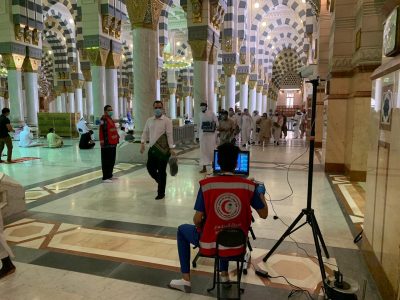 الفرق التطوعية لهيئة الهلال الأحمر السعودي بالمدينة تشارك في الفرز البصري في المسجد النبوي