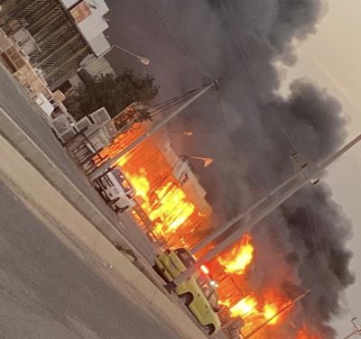 حريق هائل يندلع بورش النجارة بصناعية جازان و”المدني” يباشر