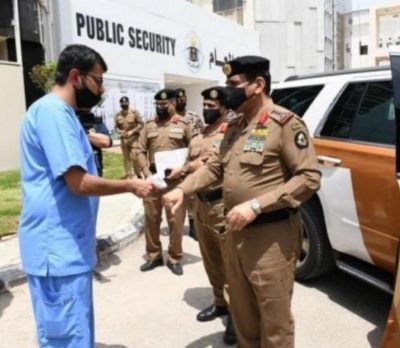 مدير الأمن العام يتفقد القيادة والسيطرة بمقر الأمن العام بمنى