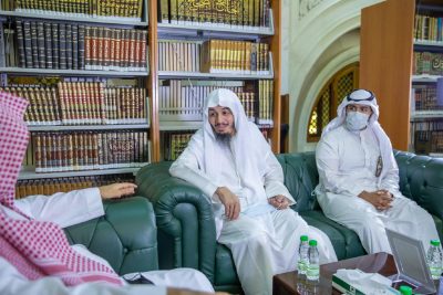ابن حميد يشارك في برنامج كنوز من مكتبة المسجد الحرام