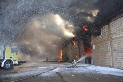 مدني جدة يخمد حريق اندلع في مستودعات بالمحجر