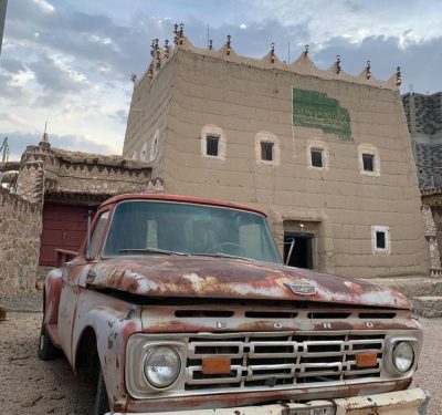 فريق فرصة شامخات بيشة يبدا أول اعماله بقصر ومتحف بن هتيل التاريخي