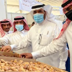 “محافظ الداير”يزور المُزارعين في جبال حبس ويدشن المتحف التراثي