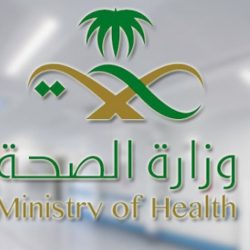 وزير الصحة الإماراتي يتلقى الجرعة الأولى من لقاح “كورونا”
