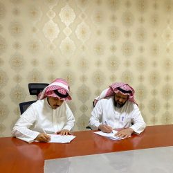 السديس يكرم فقيهي أحد مبتعثي الوكالة بمناسبة حصوله على درجة الماجستير في الهندسة الكهربائية