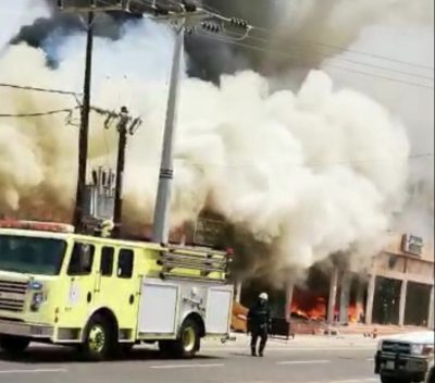 اندلاع حريق في مجمعات تجارية بمركز القوز وفرق الدفاع المدني تباشر