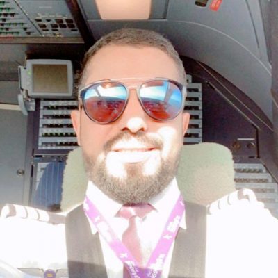 يتيم الأب والأم حلمه بالطيران أجبره على العمل حتى تحقق مراده إنه الكابتن “فقيهي”