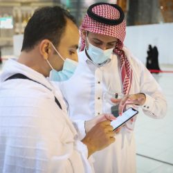 “تغريدة” تغلق محطتي وقود في الدرب