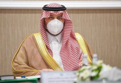 الأمير فيصل بن خالد بن سلطان يطلع على التقرير المرئي لأعمال وأنشطة غرفة عرعر