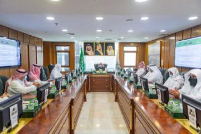 السديس يناقش استعدادات شؤون الحرمين للمرحلة الثالثة من عودة العمرة