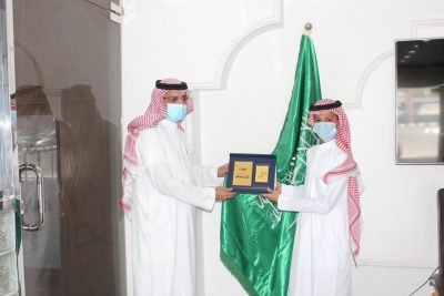 مدير تعليم تبوك يكرم الطالب “محمد الحويطي”