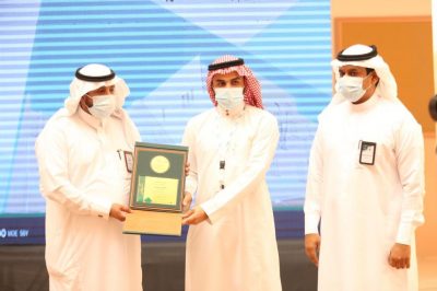 محافظ الدرب يطلع على المشاريع المدرسية وتقرير منصة مدرستي