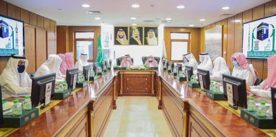 السديس يعقد اجتماعا مع معالي أمين عام دارة الملك عبدالعزيز