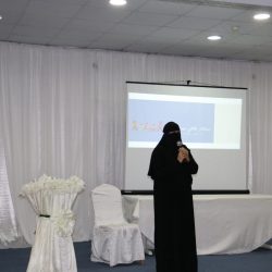 مدير عام تعليم الرياض يكرم عددا من المبدعات والمتميزات