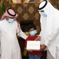سمو أمير الباحة  يقلد مدير جوازات الباحة رتبته الجديدة “لواء”