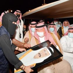 سمو أمير منطقة جازان يشرّف حفل أهالي الدرب ويدشن ويضع الأساس لمشروعات تنموية بالمحافظة