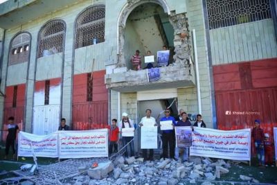 احتجاج شعبي في تعز على  الميليشيا الحوثية بعد قصف ملعب النادي الأهلي