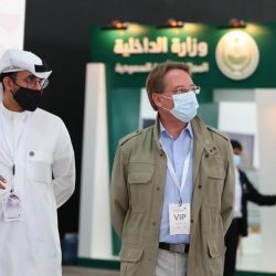 نادي الصقور السعودي يهدي طفلة صقراً ويشهد مشاركة طفلٍ آخرَ في مسابقة الملواح