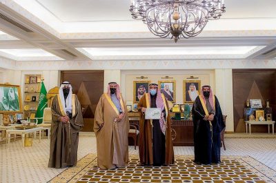 سمو أمير القصيم يتسلم التقرير السنوي للإدارة العامة للأحوال المدنية بالمنطقة