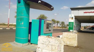 غلق صرافات بالصبات الأسمنتية في جازان قبل ساعات من صرف الرواتب